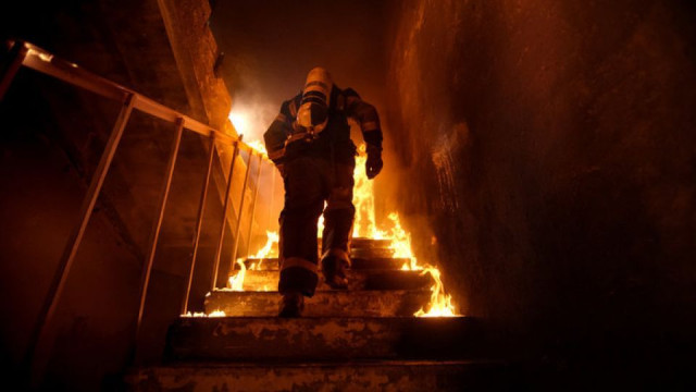 firefighter-stairs-burning-building-73lddfjd9m6zbqtwi9xvf3r31b32rm7wws4m32r1r9c-76exc9qf7vzhxj9mgfiiz53b7pypt5u8jr0nx0g8vuo